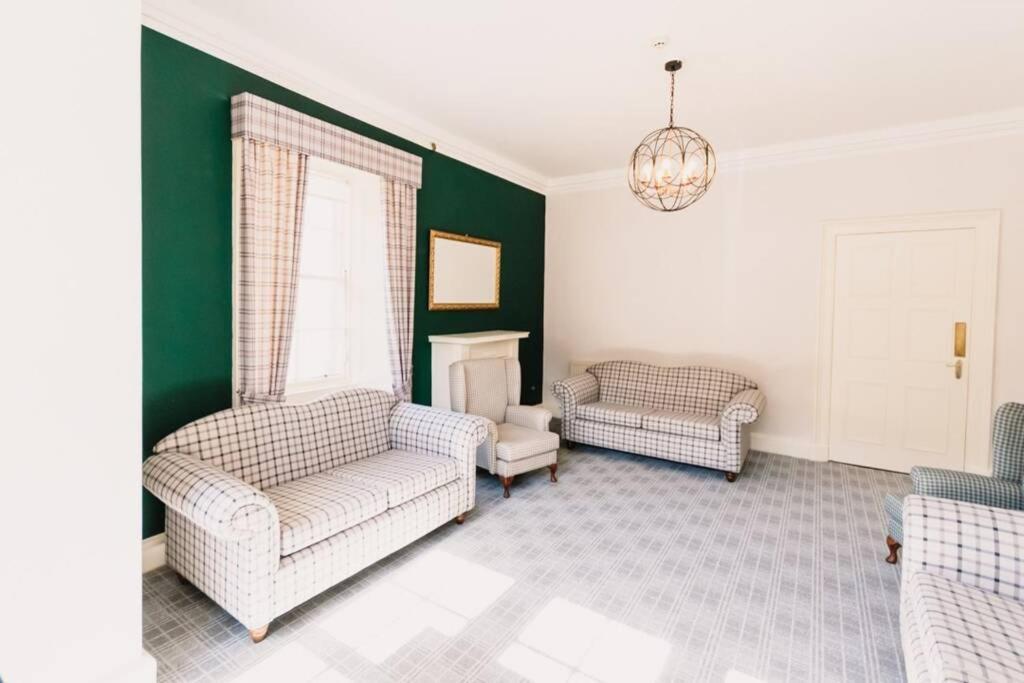 Wallace Apartment - A Unique Apartment In Countryside Park With Wifi And Access To Bar And Pool Perth Esterno foto