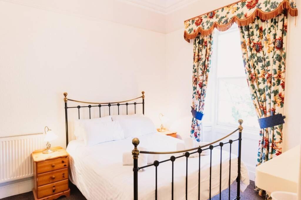 Wallace Apartment - A Unique Apartment In Countryside Park With Wifi And Access To Bar And Pool Perth Esterno foto