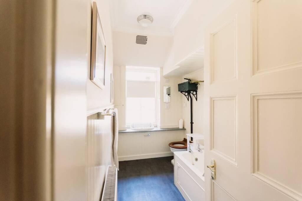 Wallace Apartment - A Unique Apartment In Countryside Park With Wifi And Access To Bar And Pool Perth Esterno foto