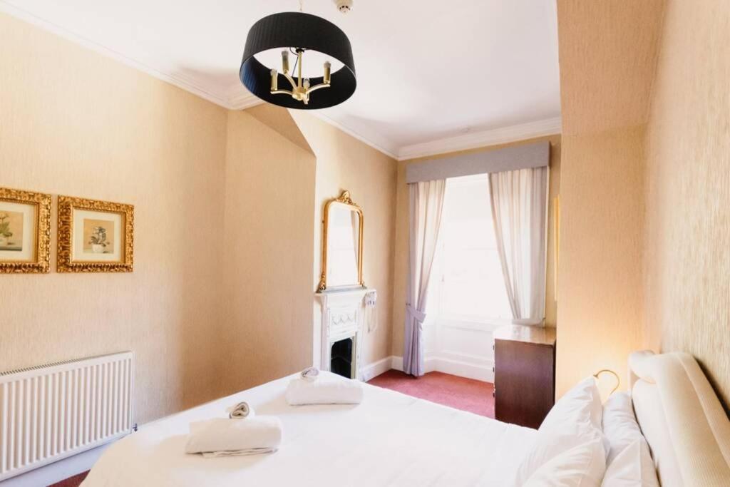 Wallace Apartment - A Unique Apartment In Countryside Park With Wifi And Access To Bar And Pool Perth Esterno foto